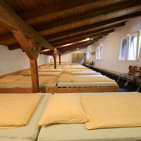 מלון Hotel Gruesch