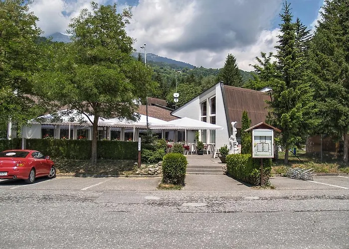 Otel Hotel Gruesch 3*